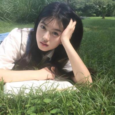 有些女孩这样做海报