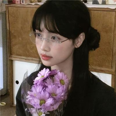 薰香花朵凛然绽放海报